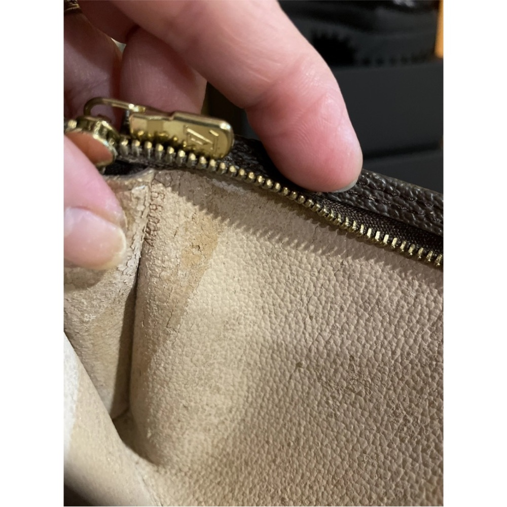 LOUIS VUITTON Pochette Accessoire monogram crossbody - Picture 6 of 8